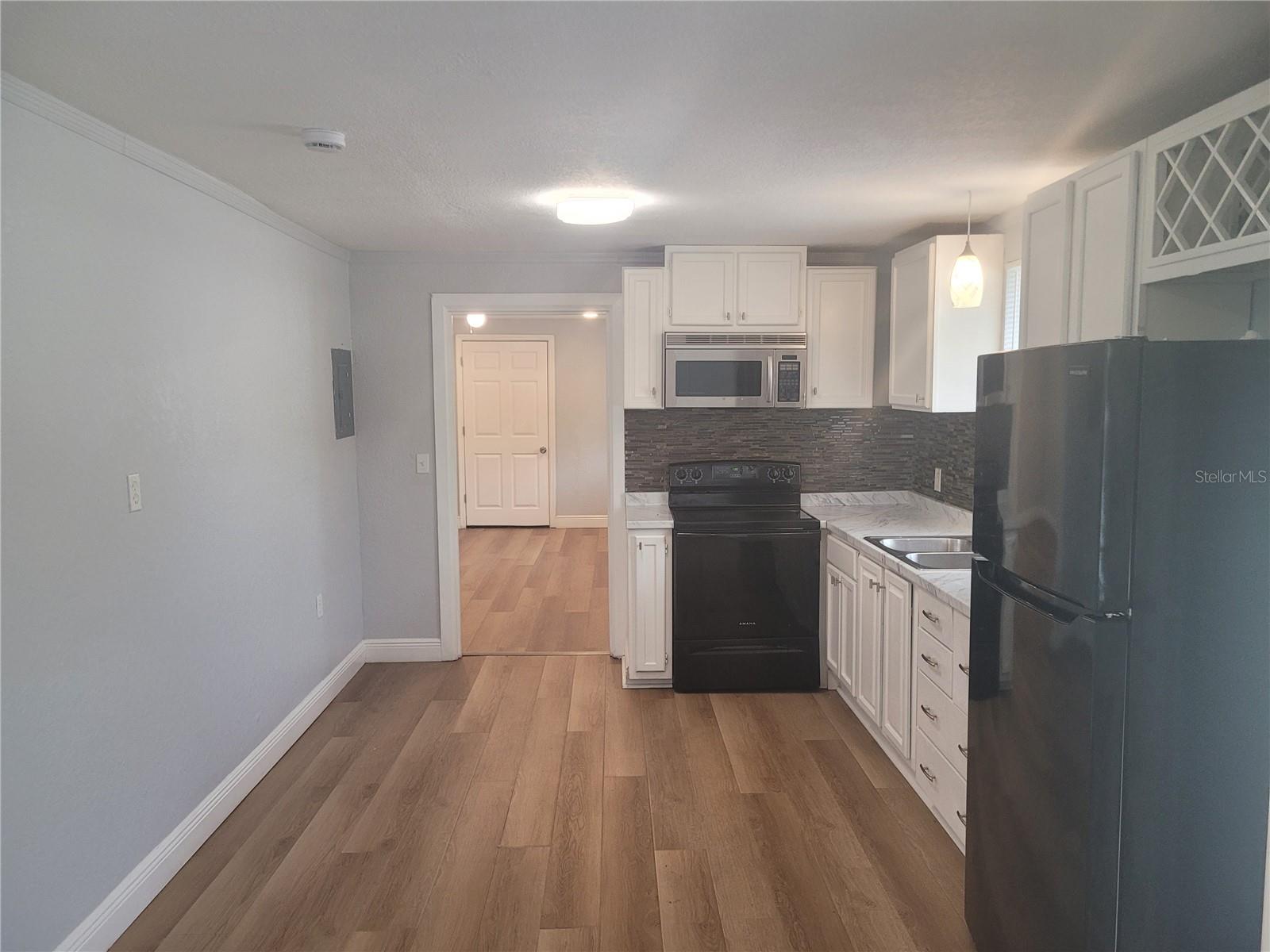 Image 12 of 33 For 1320 Oleander Avenue