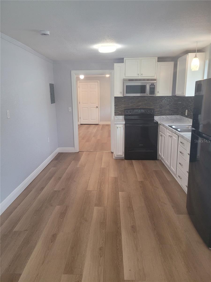 Image 14 of 33 For 1320 Oleander Avenue