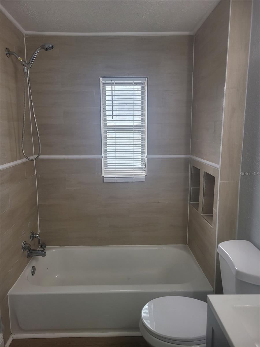 Image 28 of 33 For 1320 Oleander Avenue