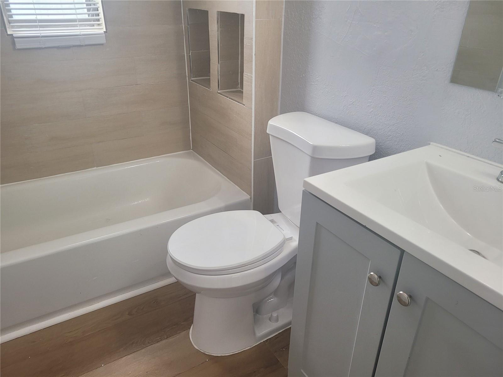 Image 29 of 33 For 1320 Oleander Avenue