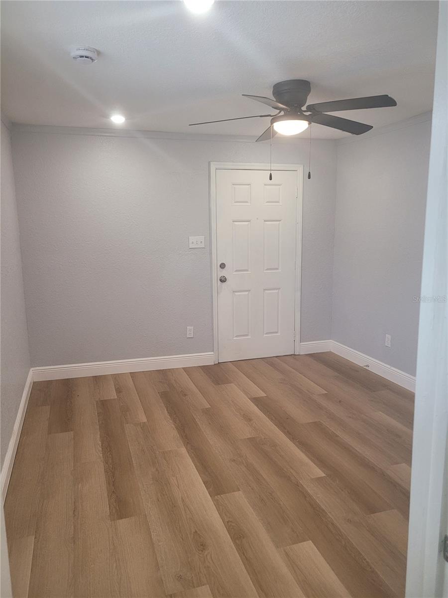 Image 30 of 33 For 1320 Oleander Avenue