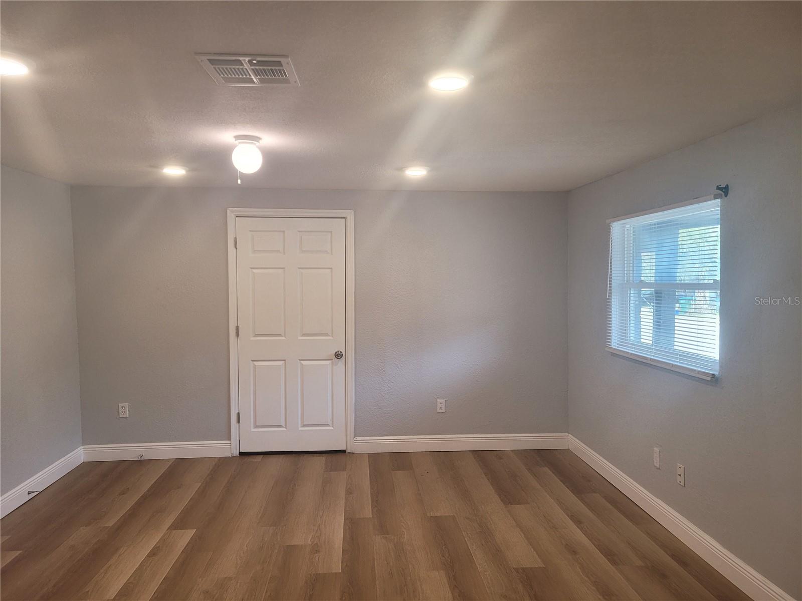 Image 5 of 33 For 1320 Oleander Avenue