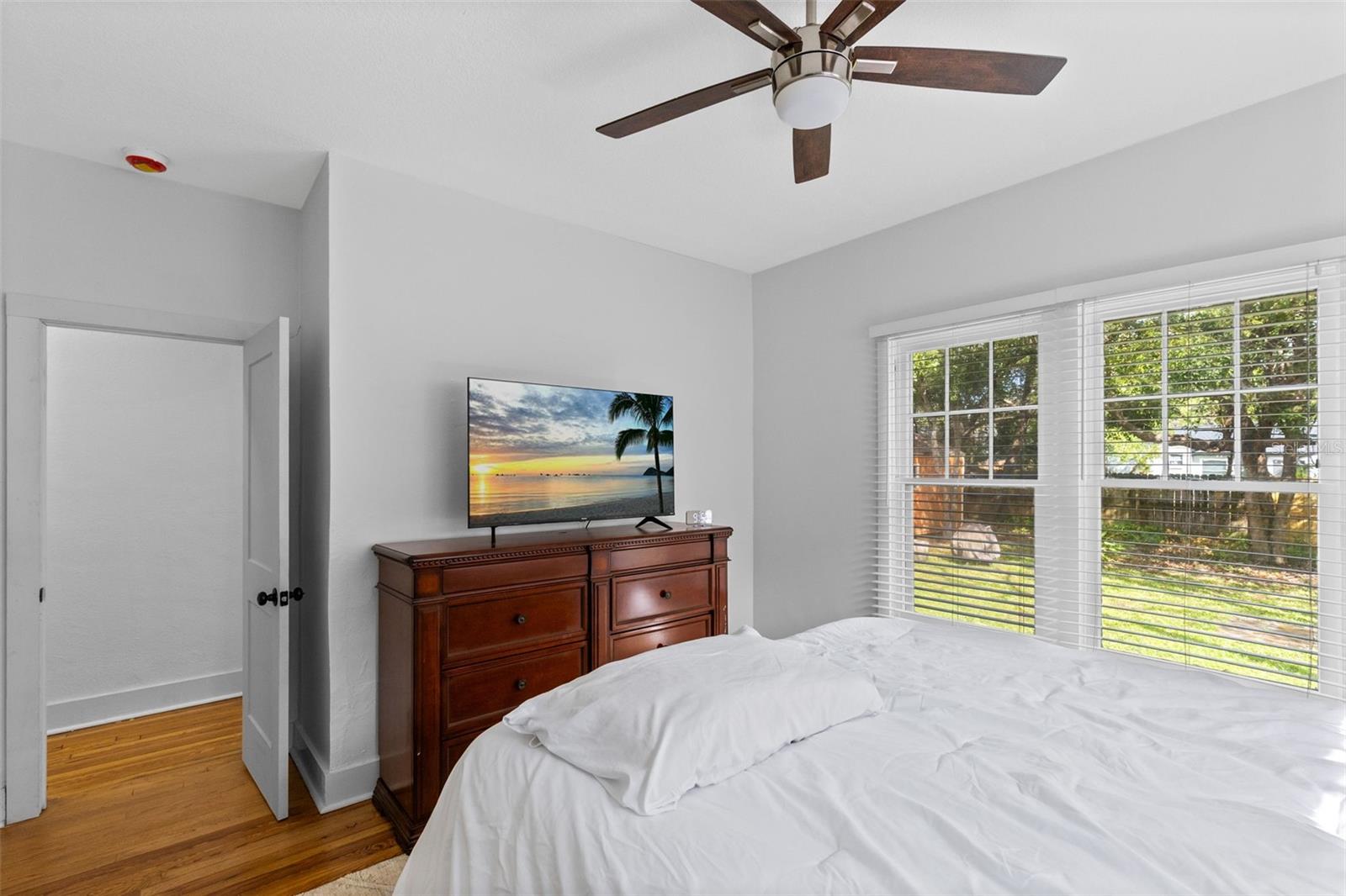 Image 11 of 29 For 1409 Amelia Street