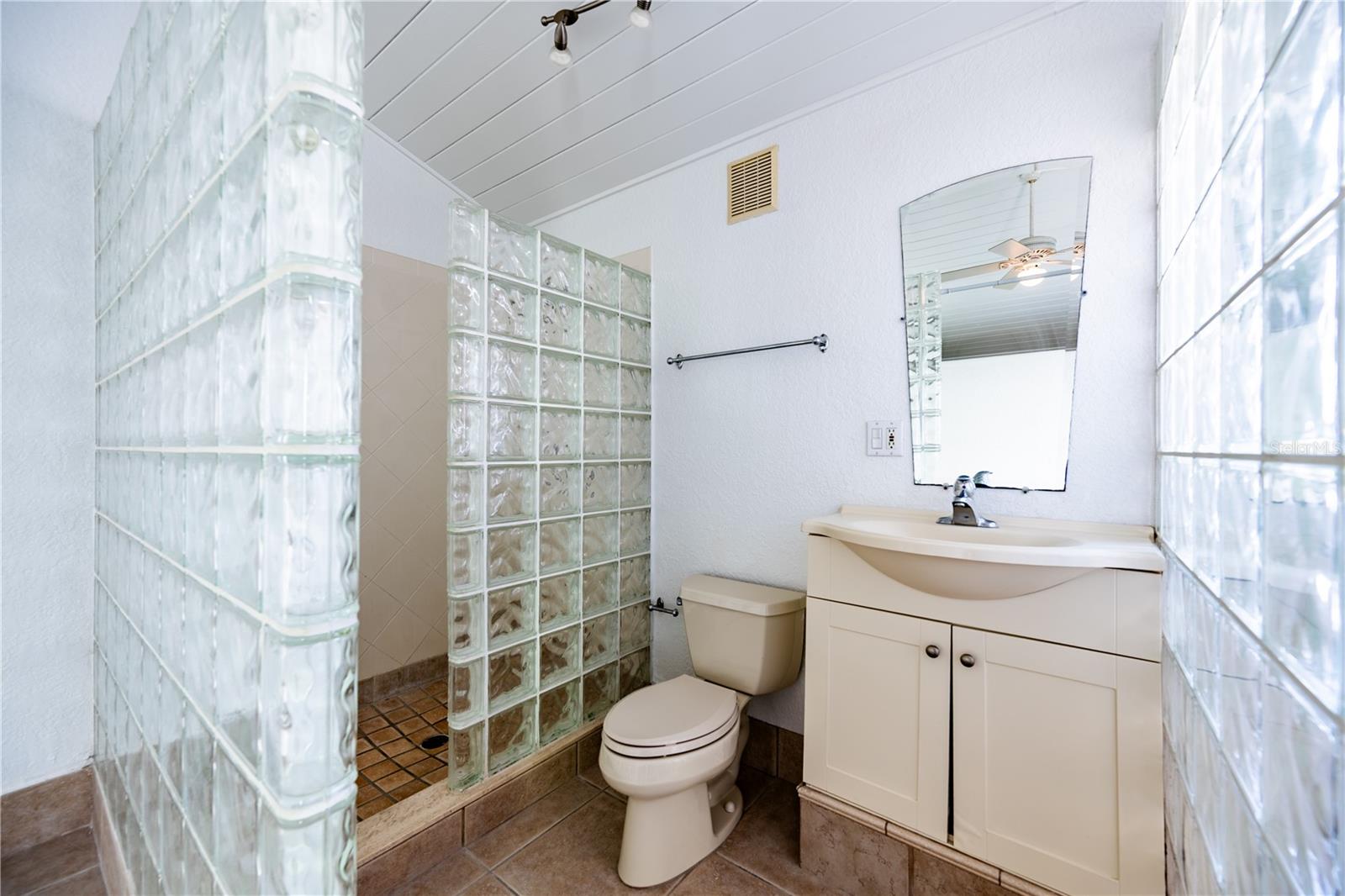 Image 26 of 31 For 115 124th Avenue W