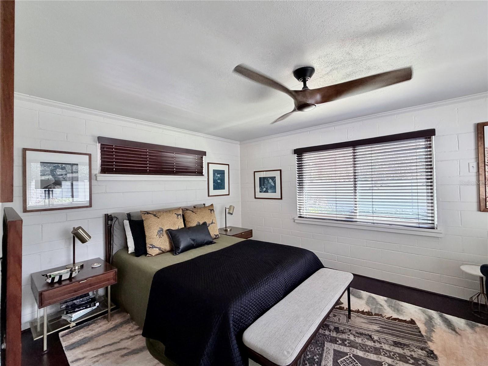 Listing photo id 8 for 836 Mayfair Circle