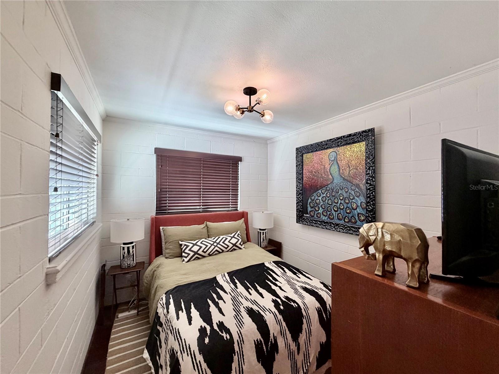 Listing photo id 13 for 836 Mayfair Circle