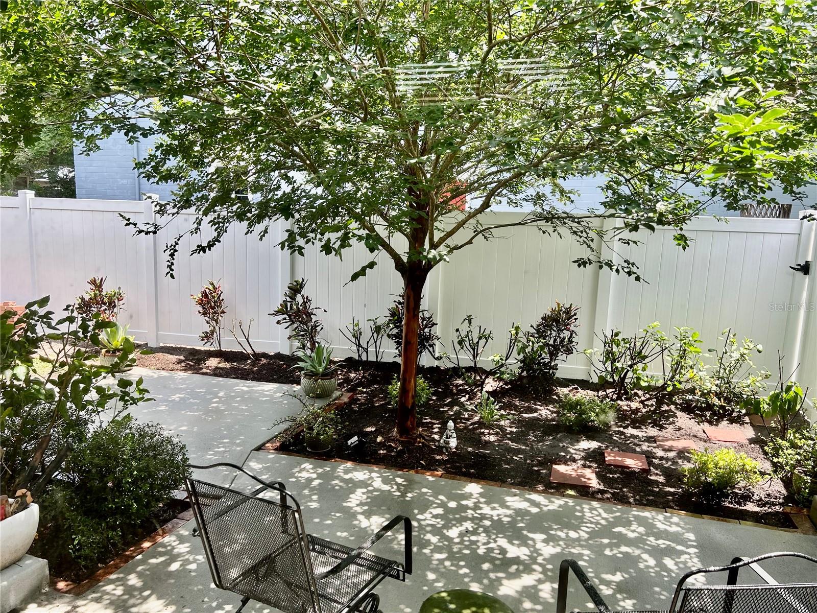 Listing photo id 14 for 836 Mayfair Circle