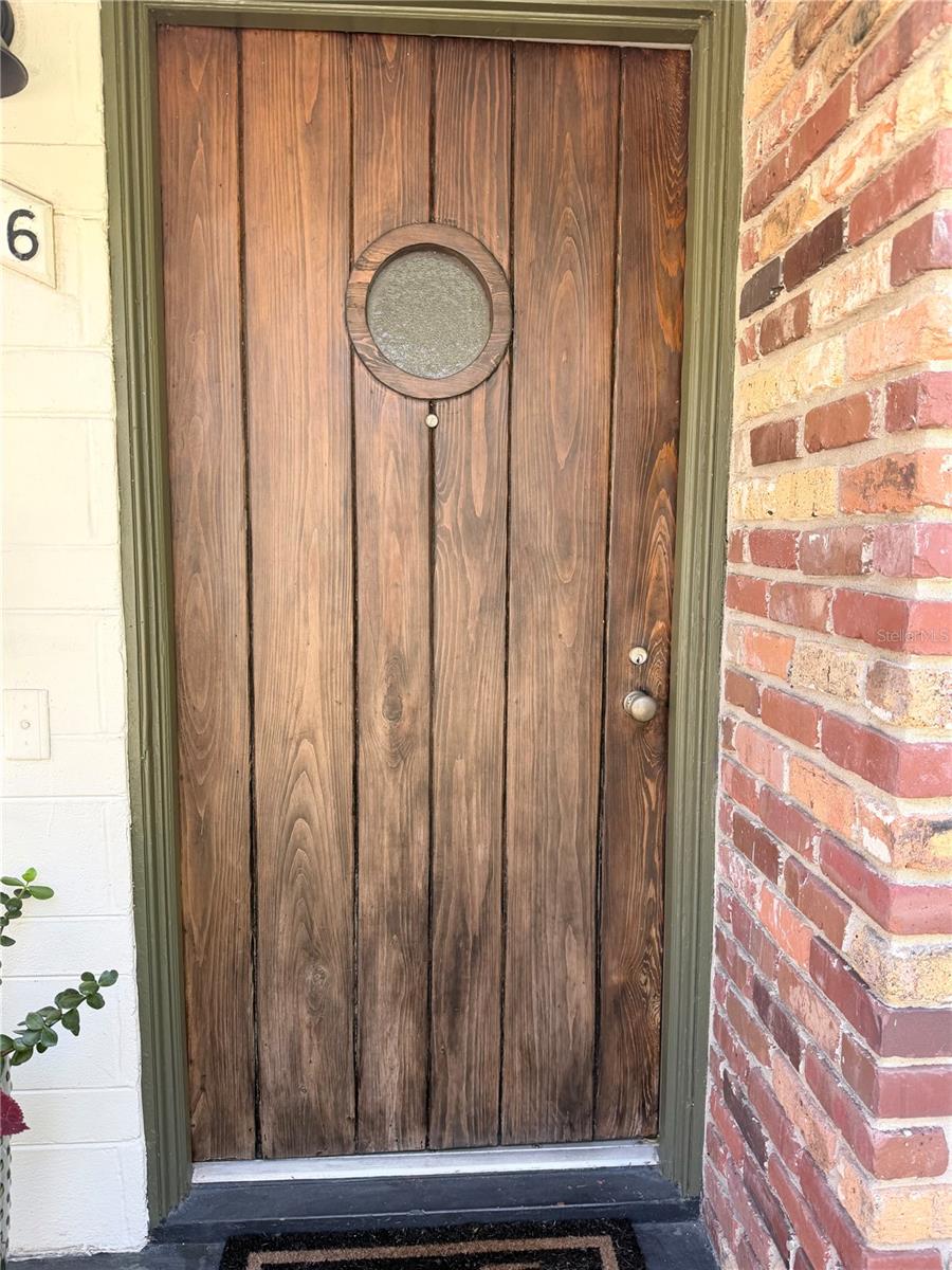 Listing photo id 17 for 836 Mayfair Circle