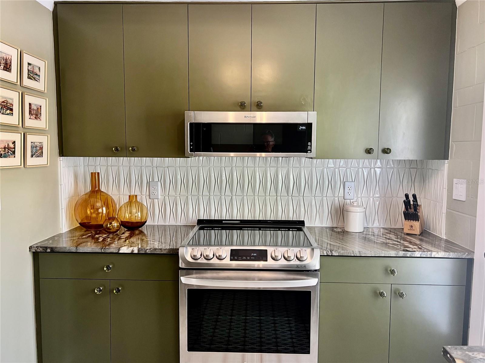 Listing photo id 7 for 836 Mayfair Circle