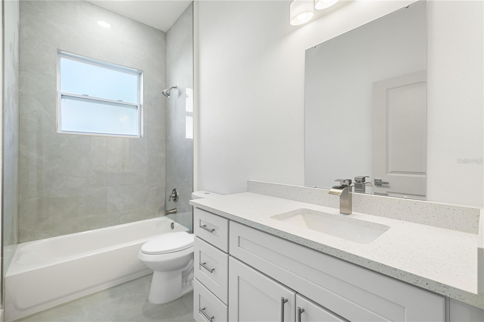 Image 13 of 39 For 21021 Peachland Boulevard