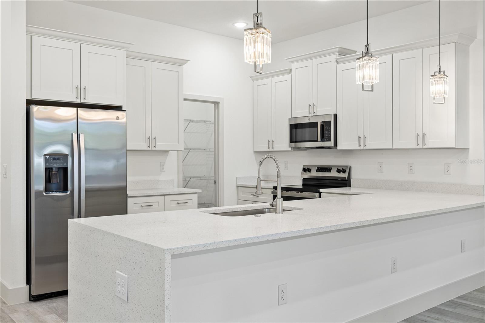 Image 18 of 39 For 21021 Peachland Boulevard