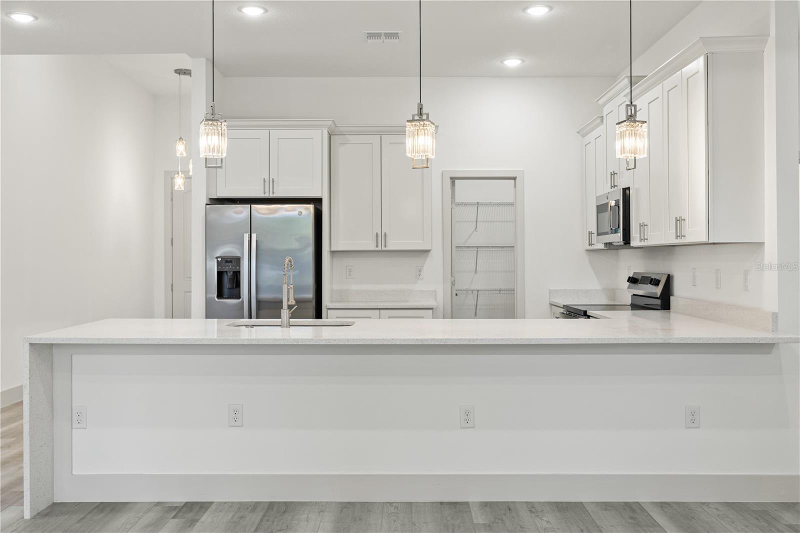 Image 19 of 39 For 21021 Peachland Boulevard