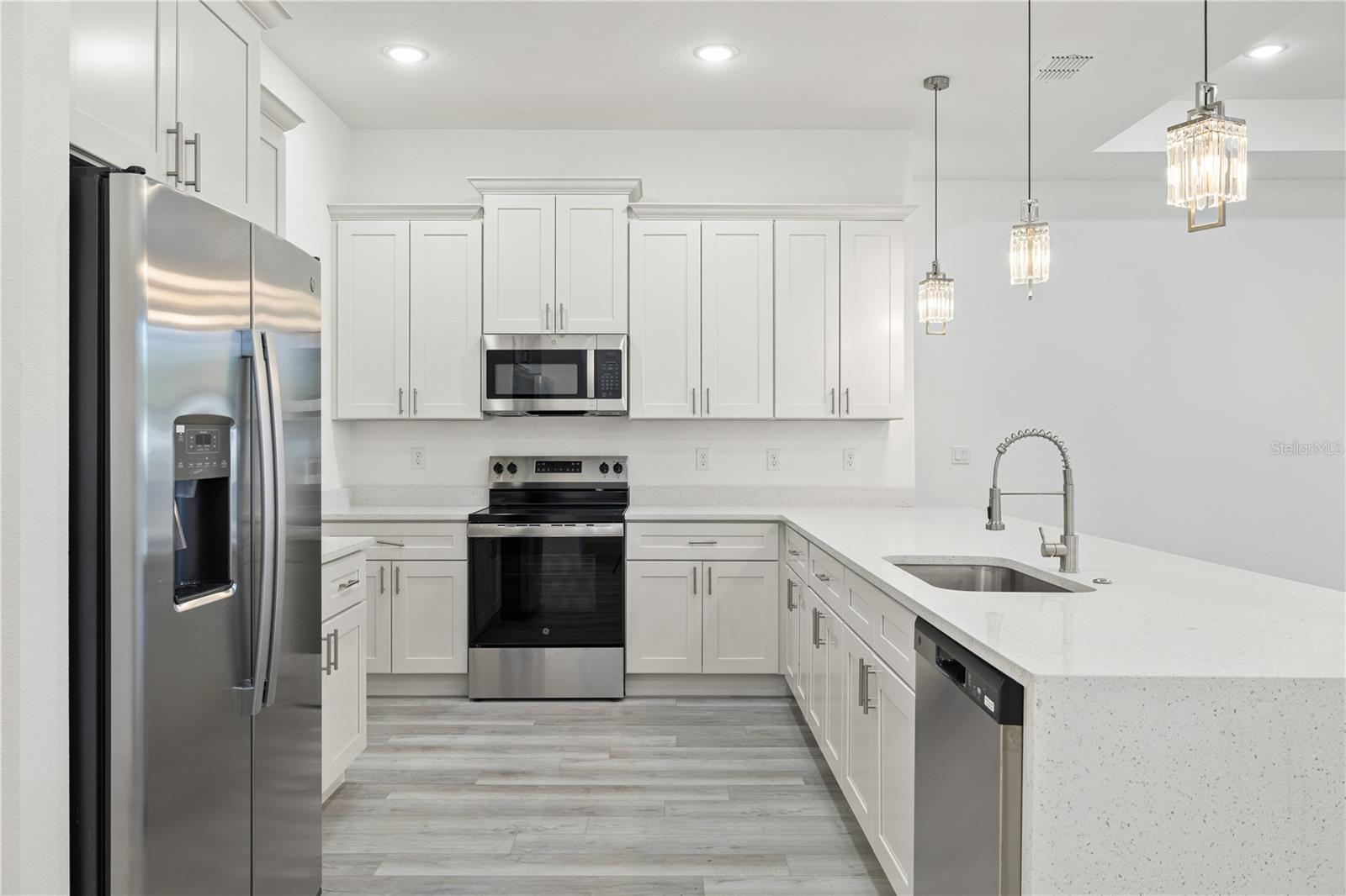 Image 20 of 39 For 21021 Peachland Boulevard