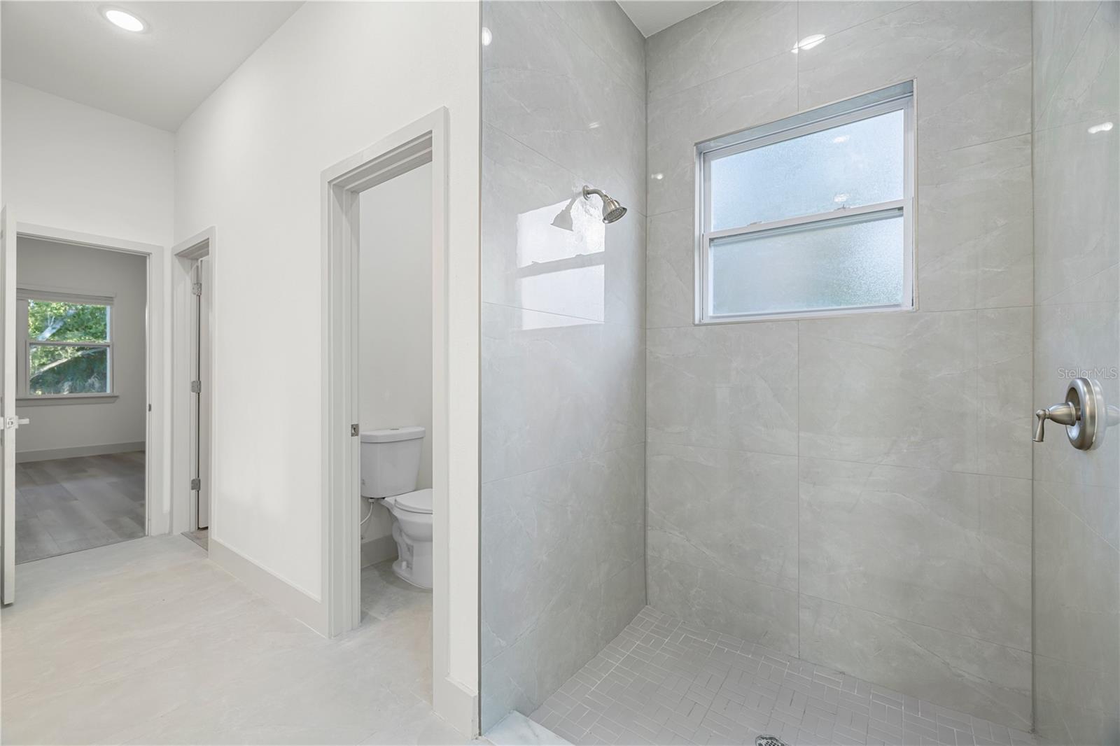 Image 32 of 39 For 21021 Peachland Boulevard