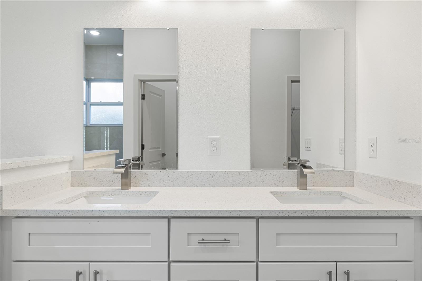 Image 35 of 39 For 21021 Peachland Boulevard