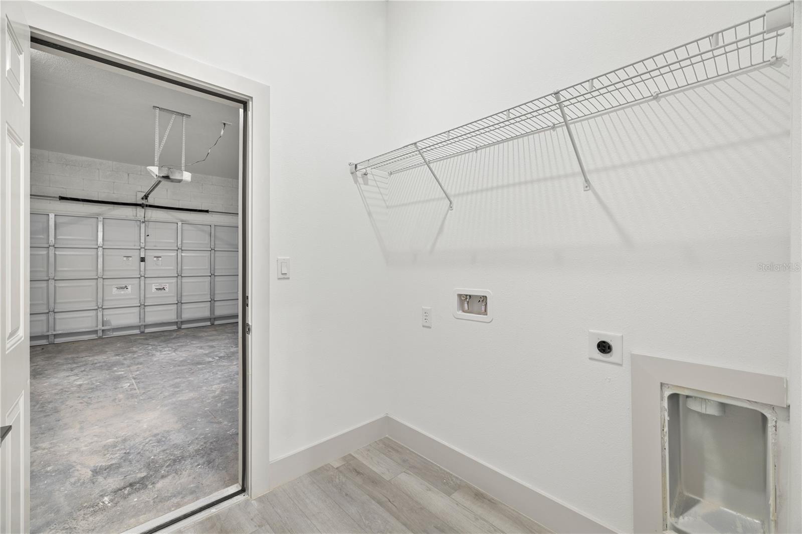 Image 7 of 39 For 21021 Peachland Boulevard