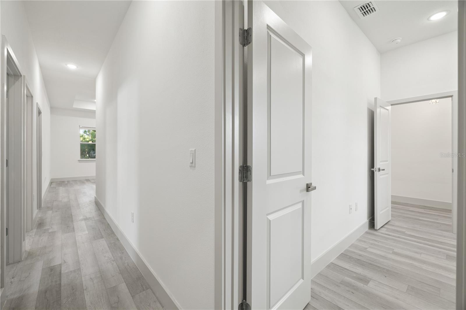 Image 9 of 39 For 21021 Peachland Boulevard