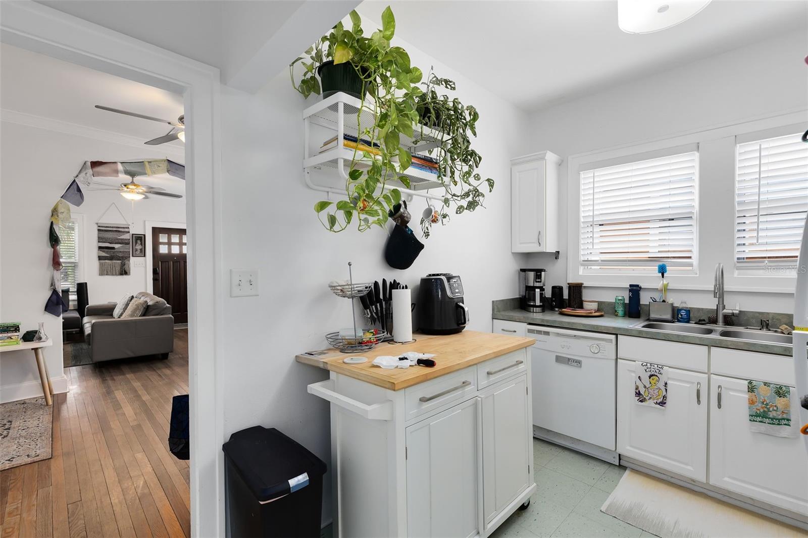 Image 10 of 27 For 1415 Amelia Street