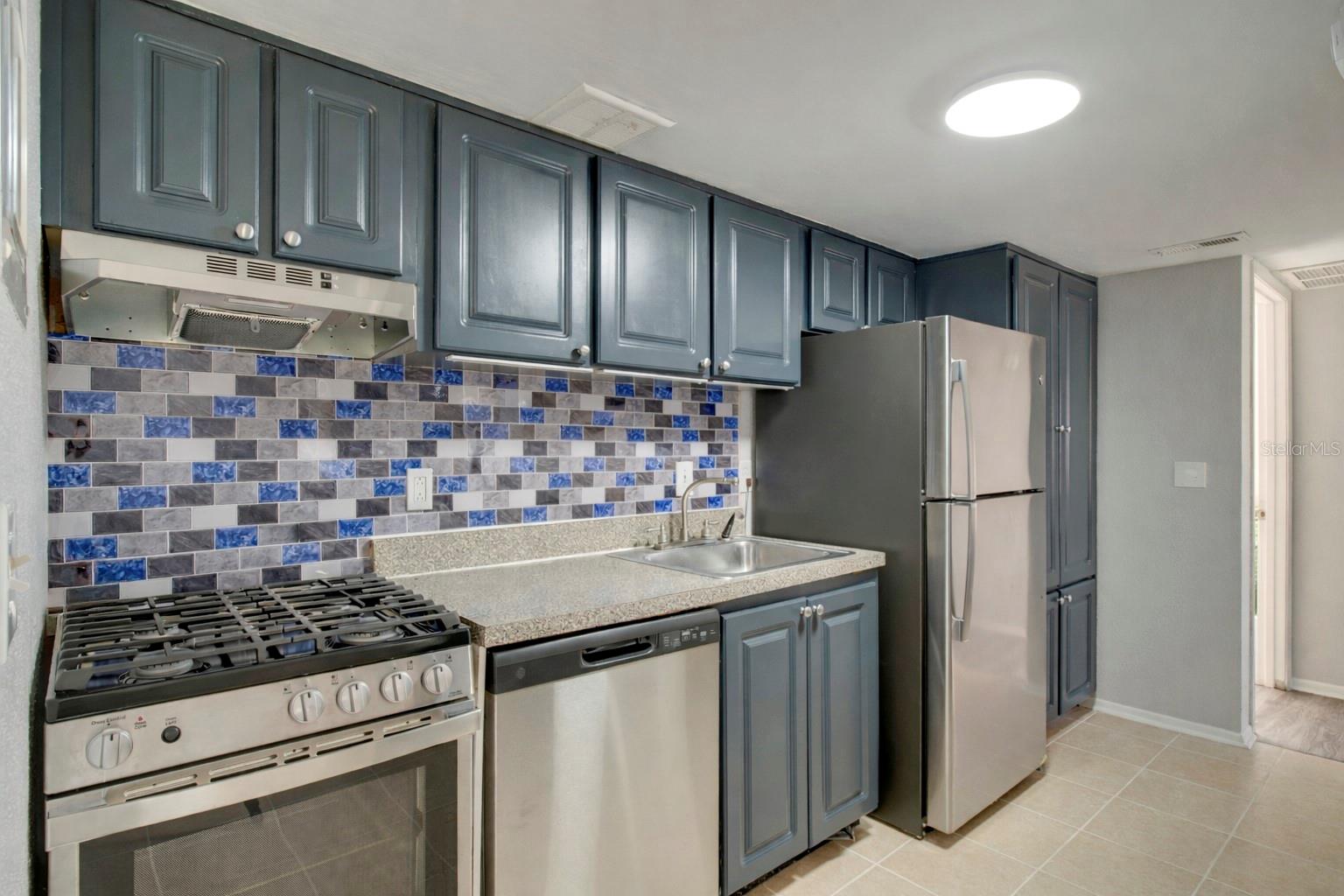 Image 8 of 25 For 129 Blue Point Way 340