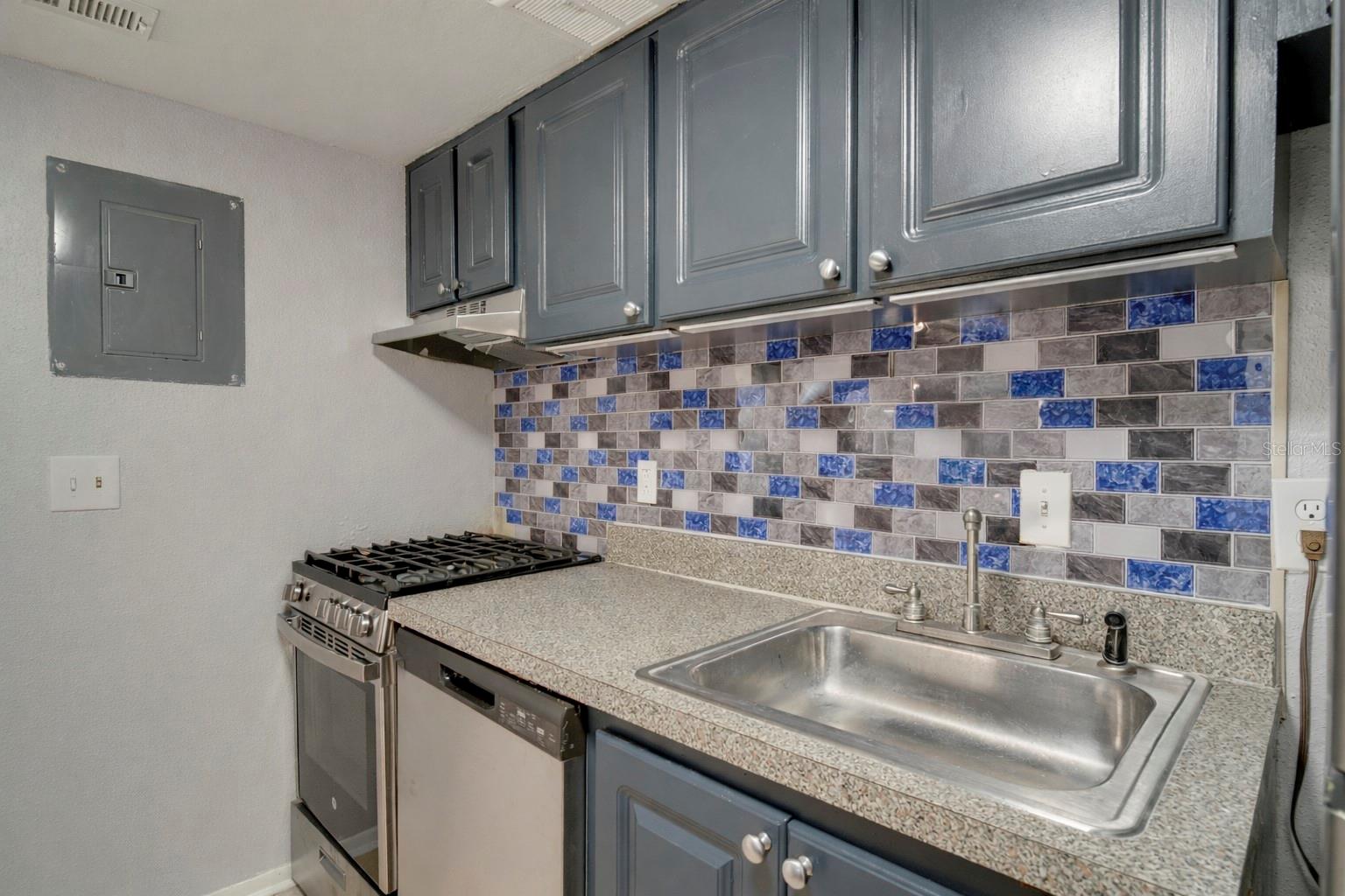 Image 9 of 25 For 129 Blue Point Way 340