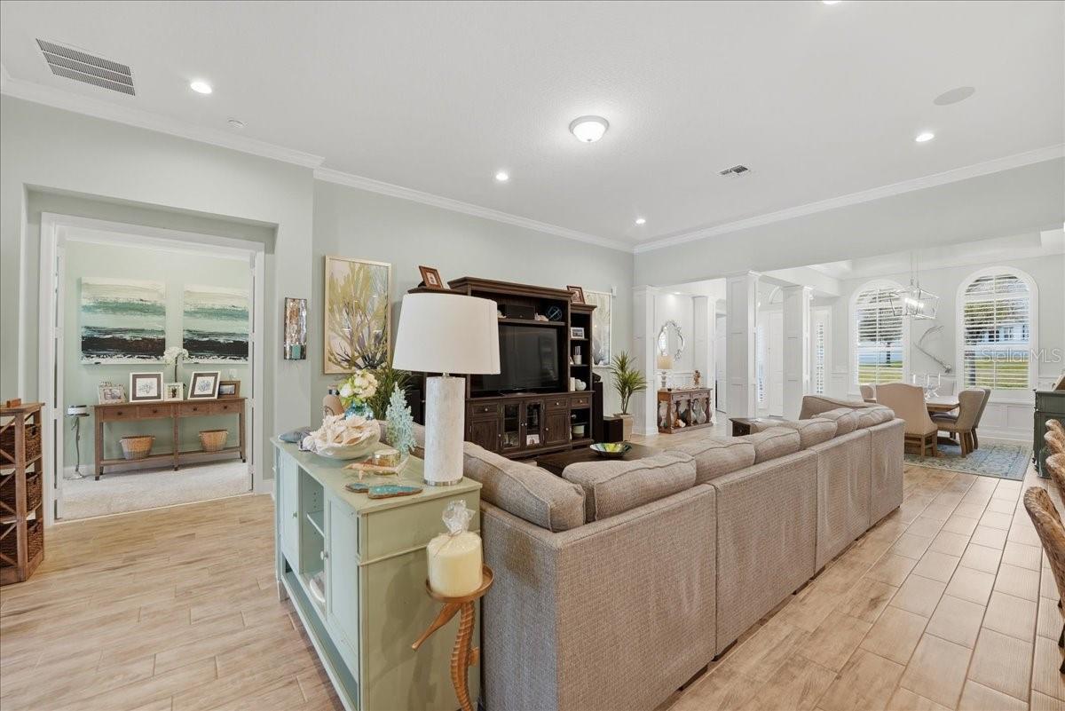 Listing photo id 13 for 688 Fosters Grove Loop