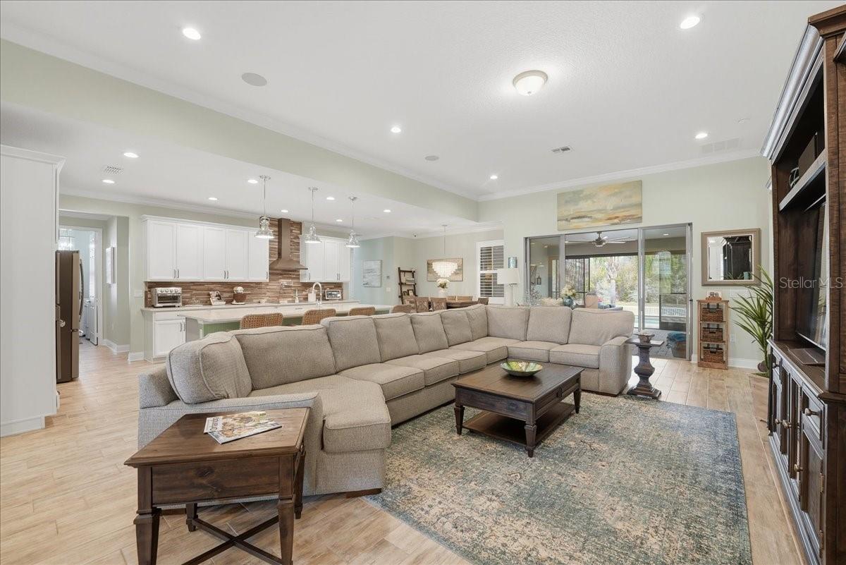 Listing photo id 1 for 688 Fosters Grove Loop