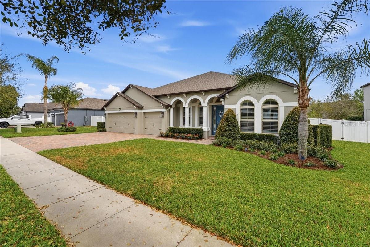 Listing photo id 2 for 688 Fosters Grove Loop