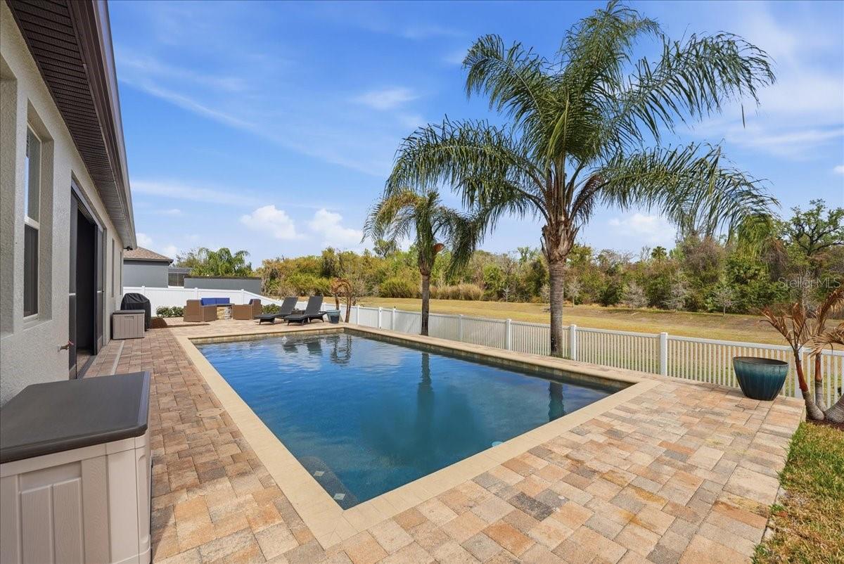 Listing photo id 5 for 688 Fosters Grove Loop