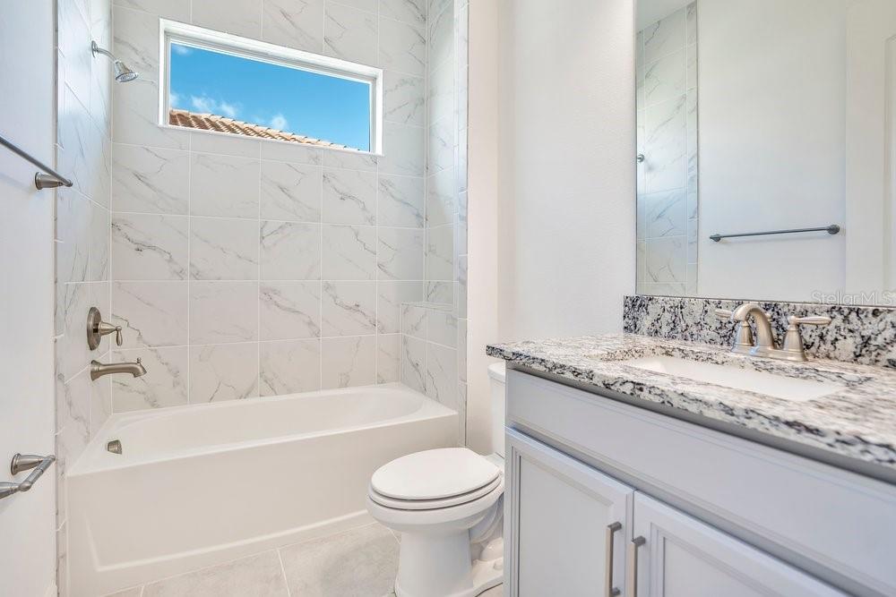 Listing photo id 13 for 13527 Padstow Place