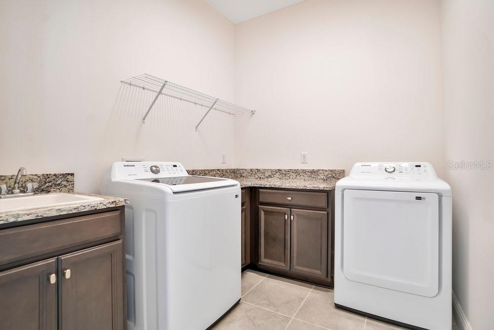 Listing photo id 16 for 13527 Padstow Place