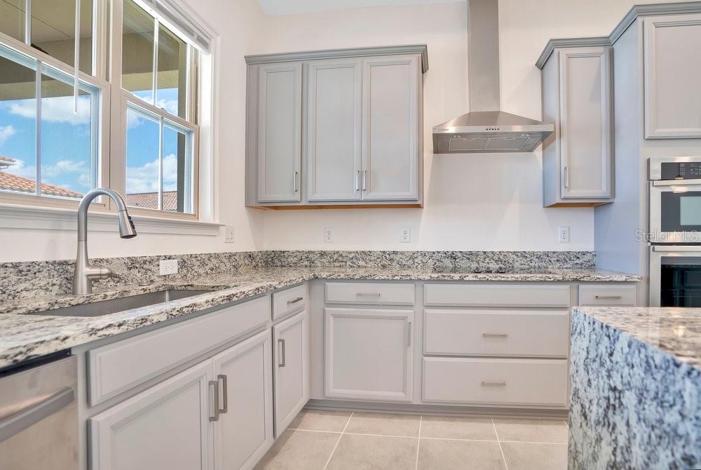 Listing photo id 4 for 13527 Padstow Place