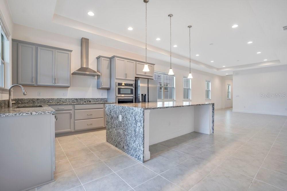 Listing photo id 5 for 13527 Padstow Place