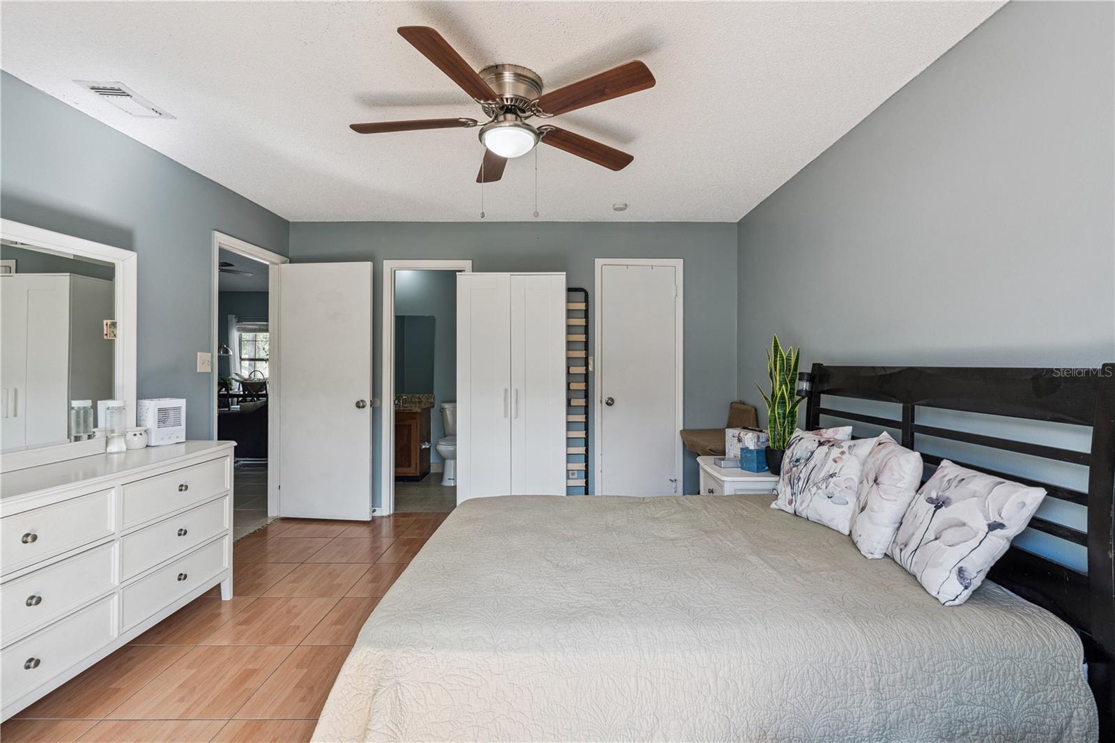 Image 15 of 22 For 518 Torrey Avenue