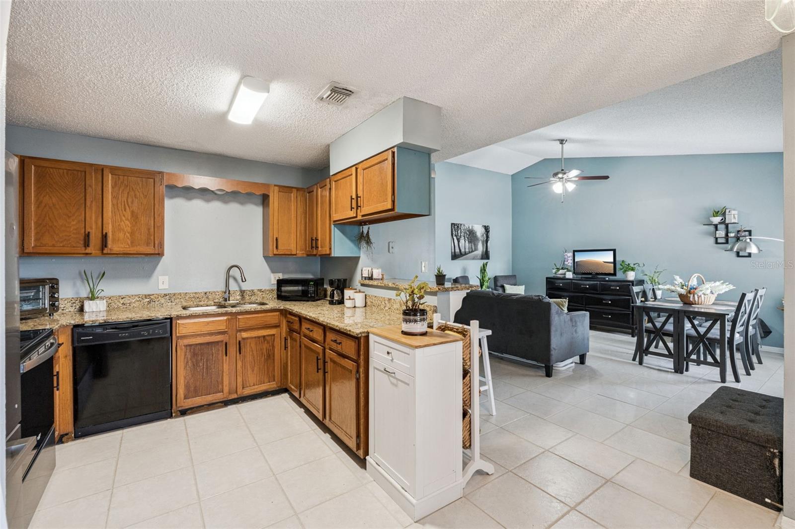 Image 9 of 22 For 518 Torrey Avenue