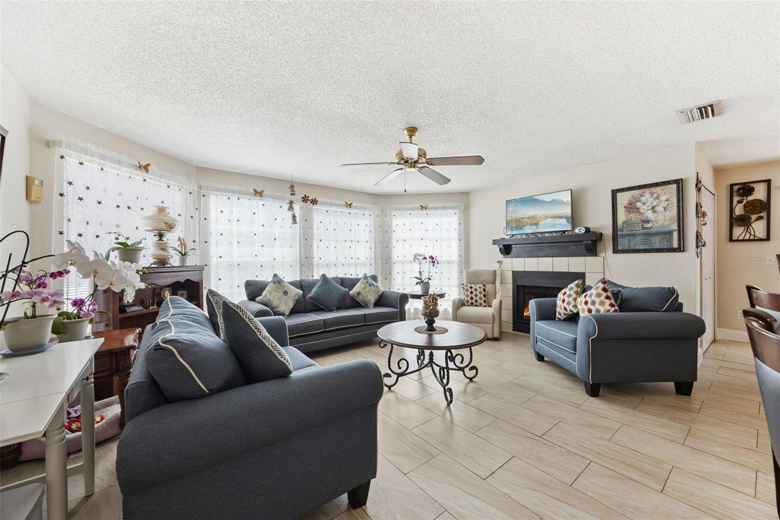 Image 3 of 19 For 935 Northern Dancer Way 105