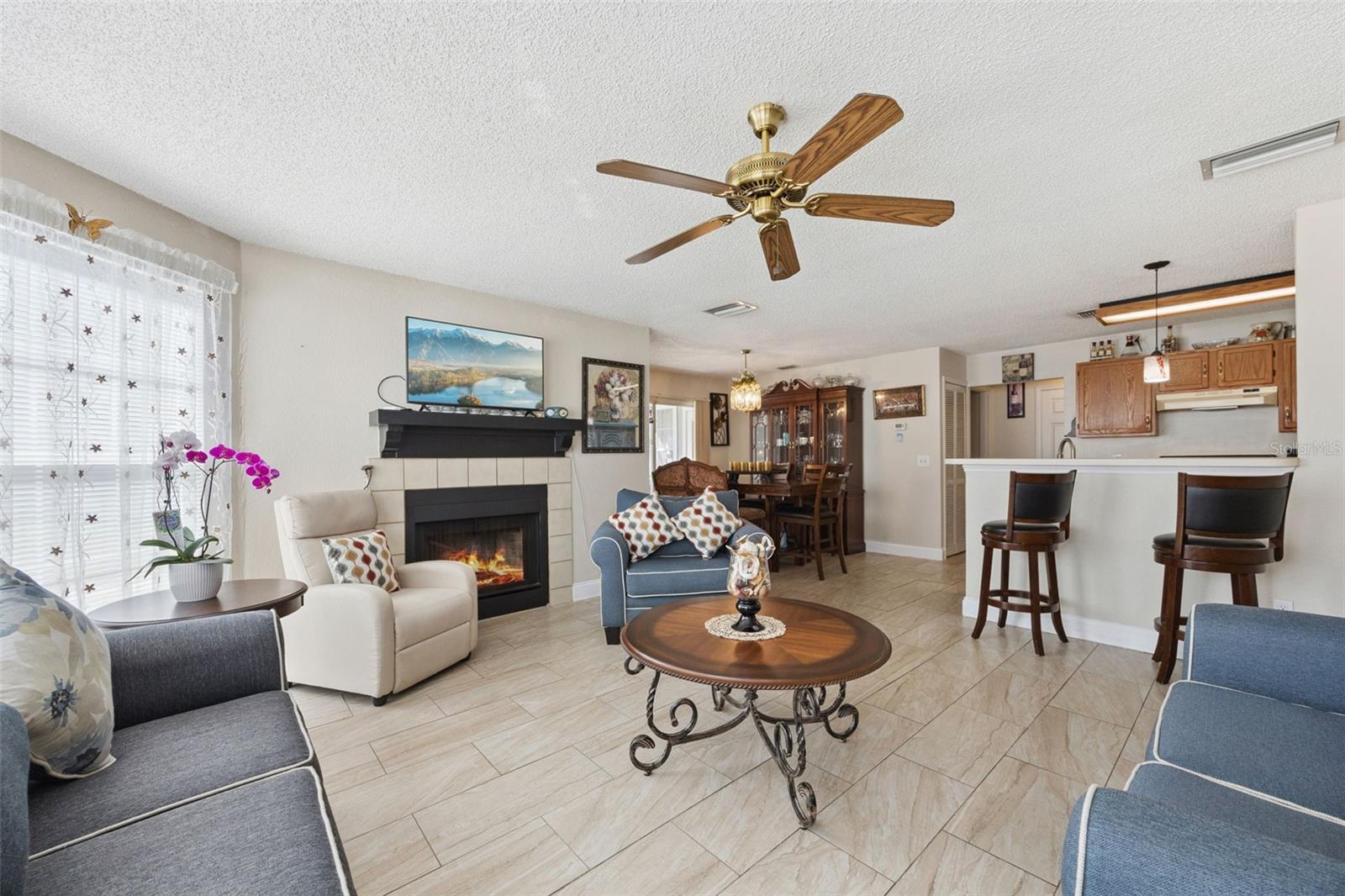 Image 4 of 19 For 935 Northern Dancer Way 105