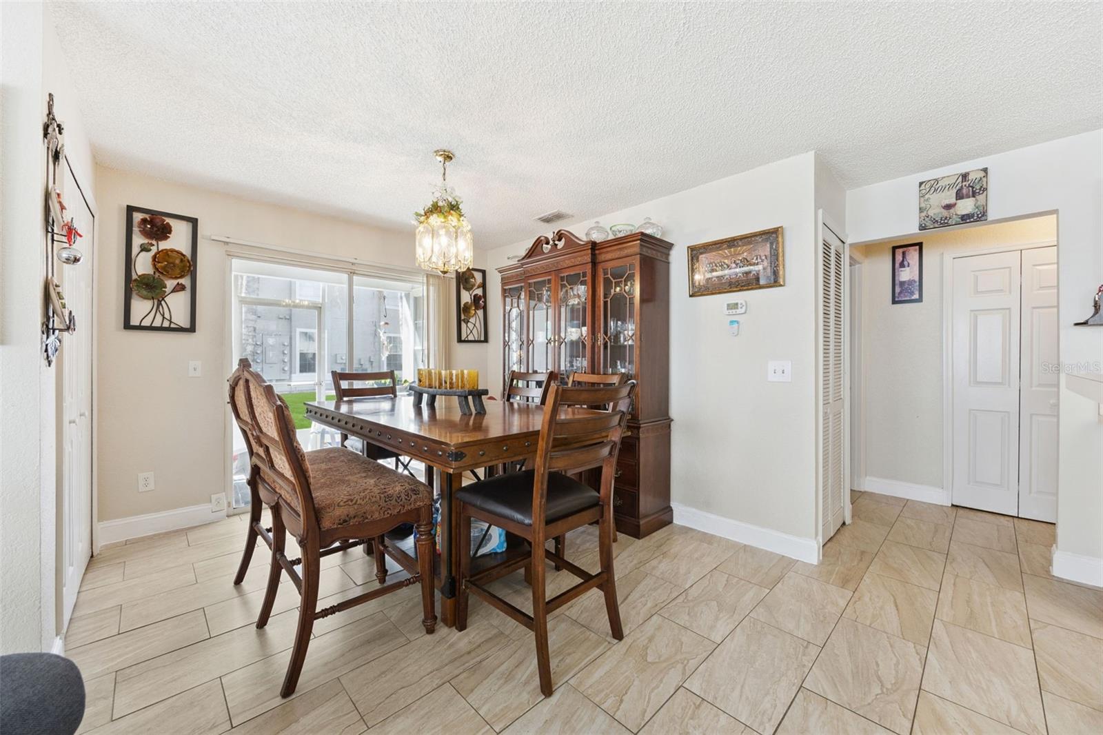 Image 5 of 19 For 935 Northern Dancer Way 105