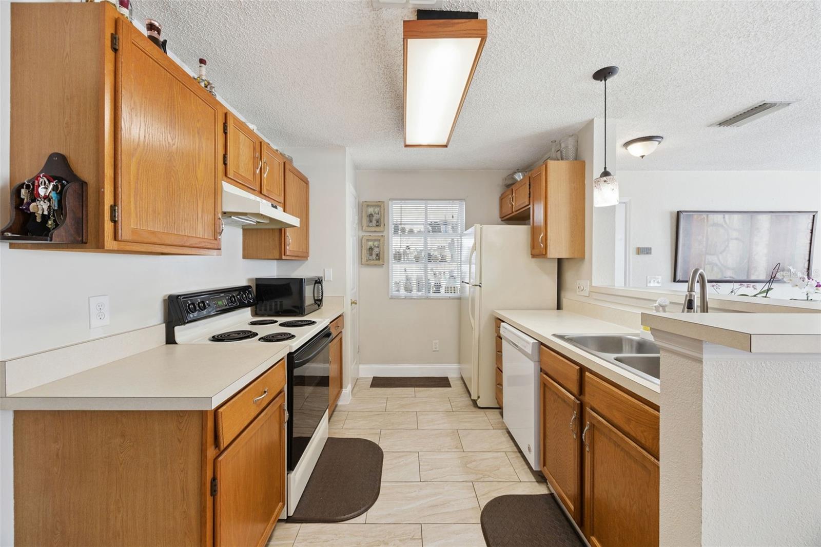 Image 7 of 19 For 935 Northern Dancer Way 105