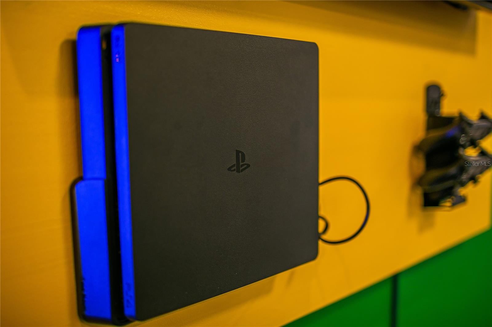 Image 28 of 59 For 7451 Oakmoss Loop