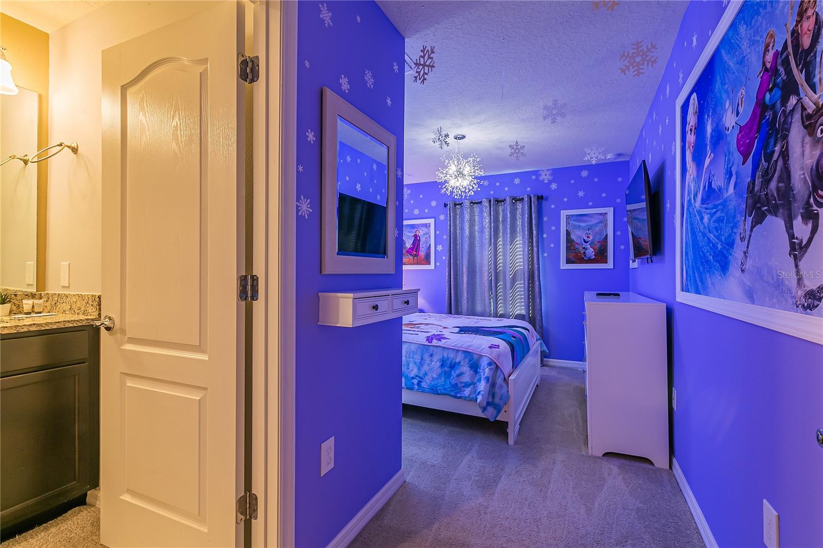 Image 36 of 59 For 7451 Oakmoss Loop