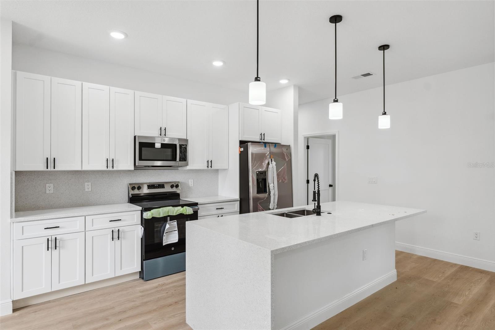 Image 13 of 33 For 14930 66th Avenue Road