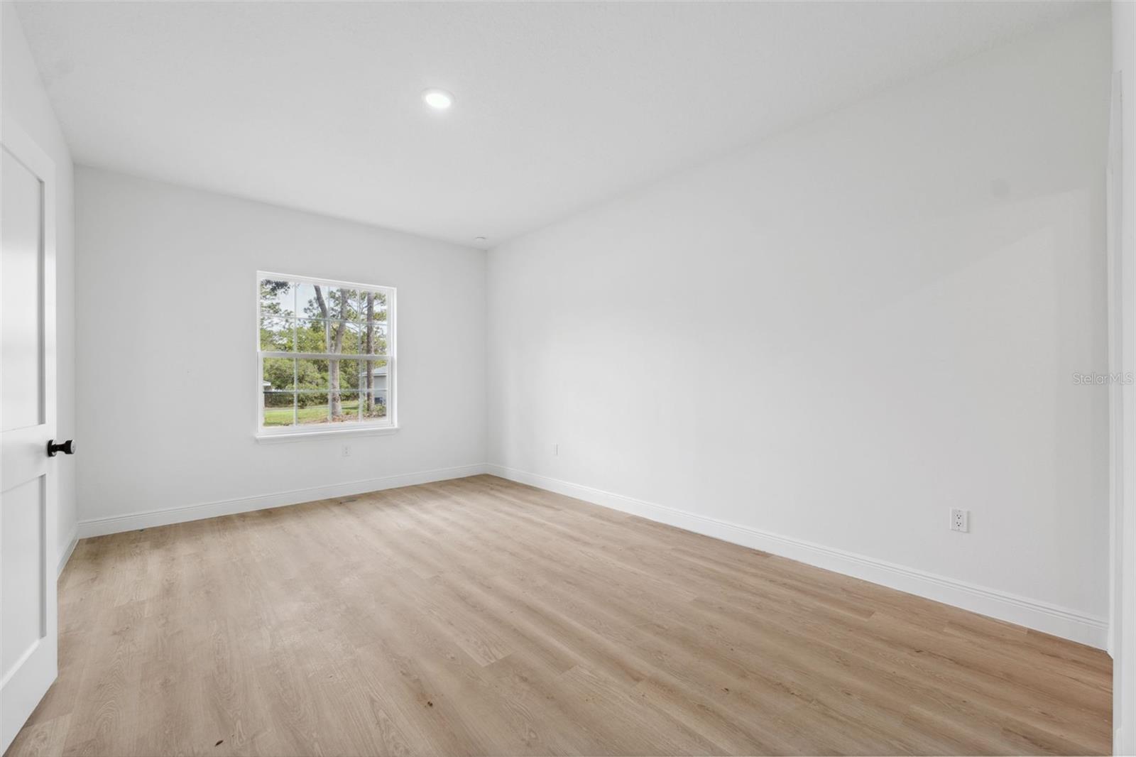 Image 17 of 33 For 14930 66th Avenue Road