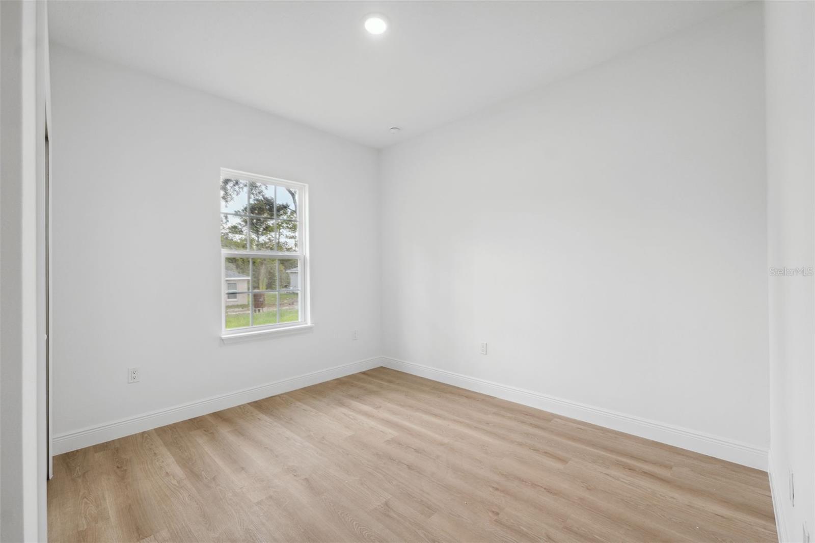 Image 21 of 33 For 14930 66th Avenue Road