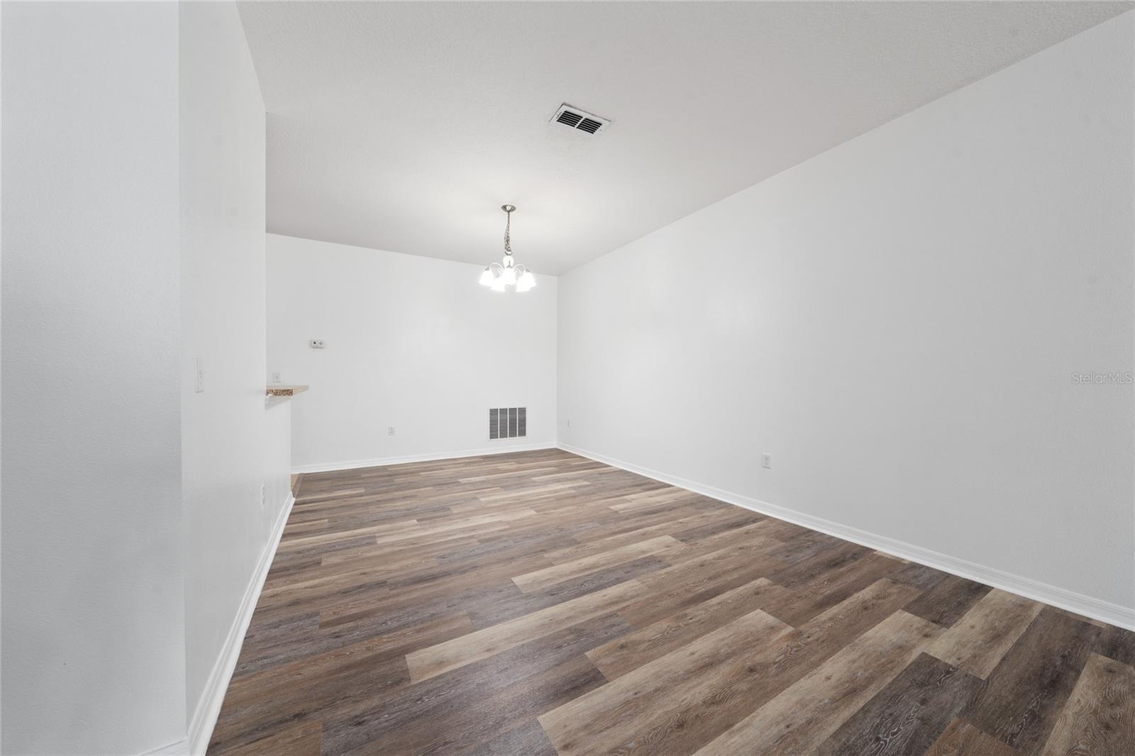 Image 8 of 26 For 1704 Buckeye Falls Way