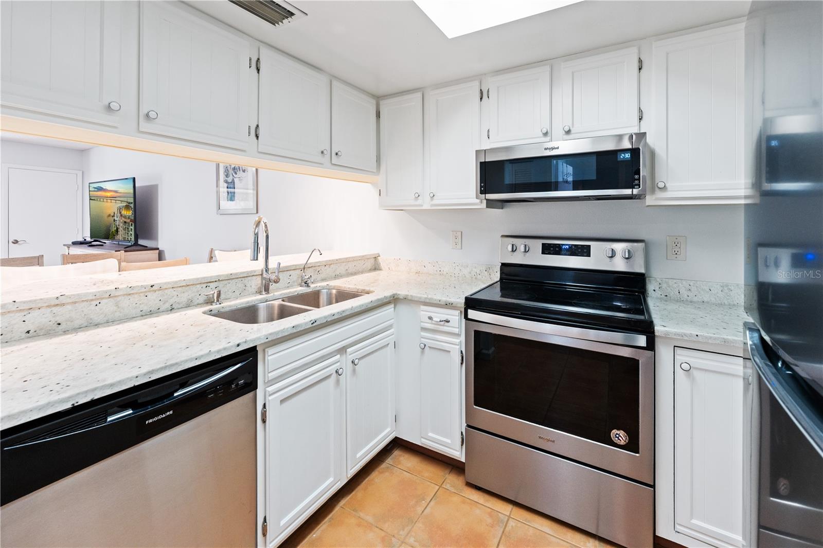 Image 3 of 32 For 4574 Ringwood Meadow 4