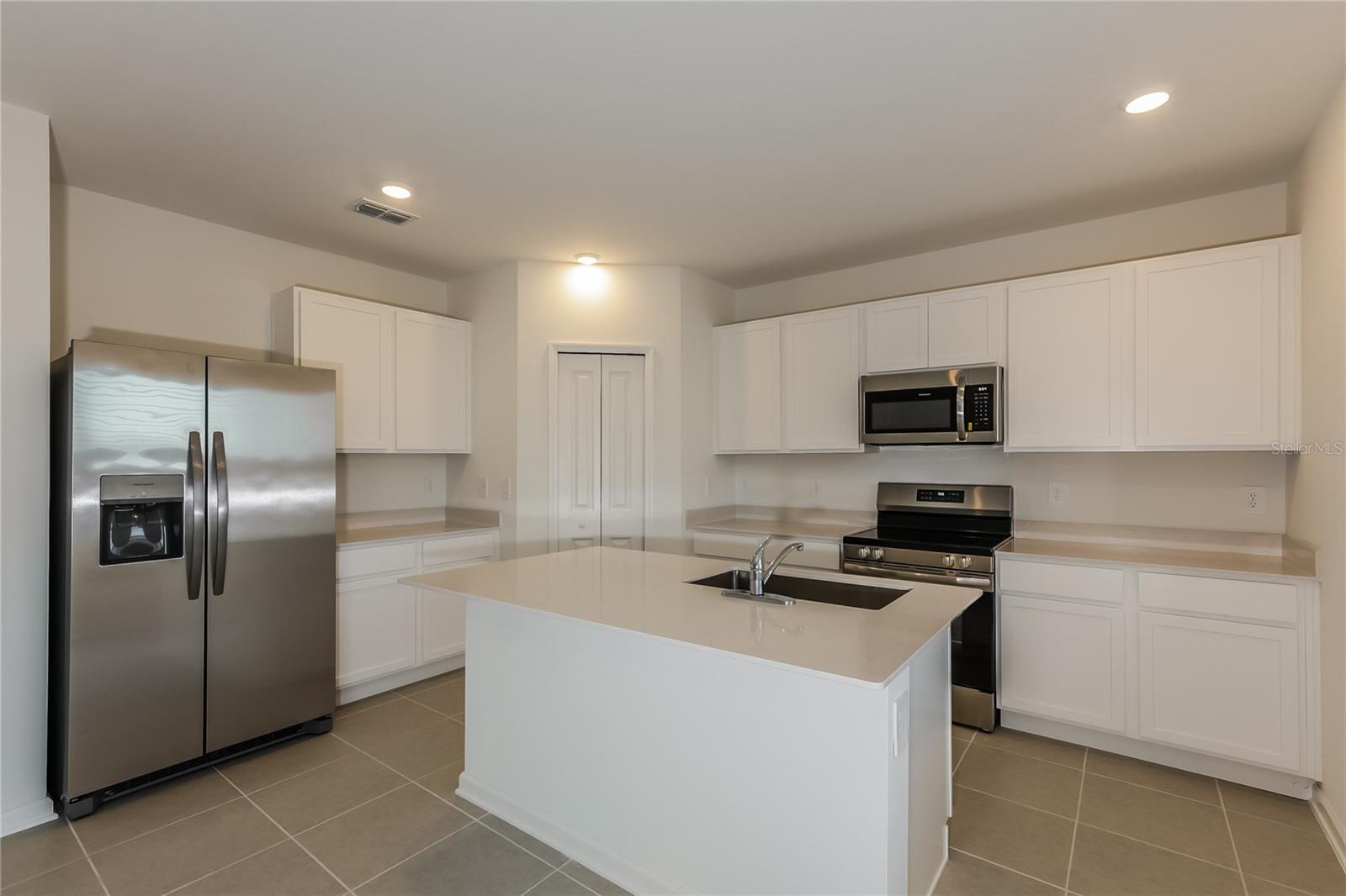 Image 7 of 22 For 323 Artemis Street