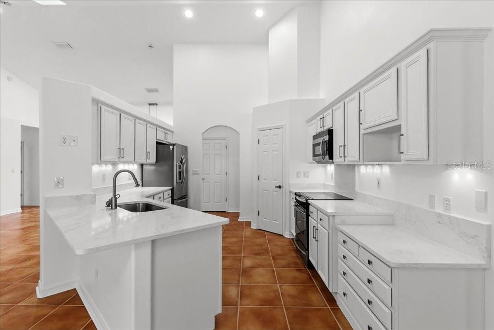 Image 26 of 76 For 817 Kingsbridge Drive