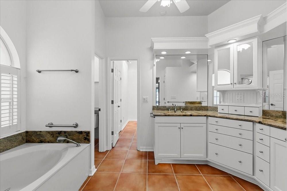 Image 36 of 76 For 817 Kingsbridge Drive