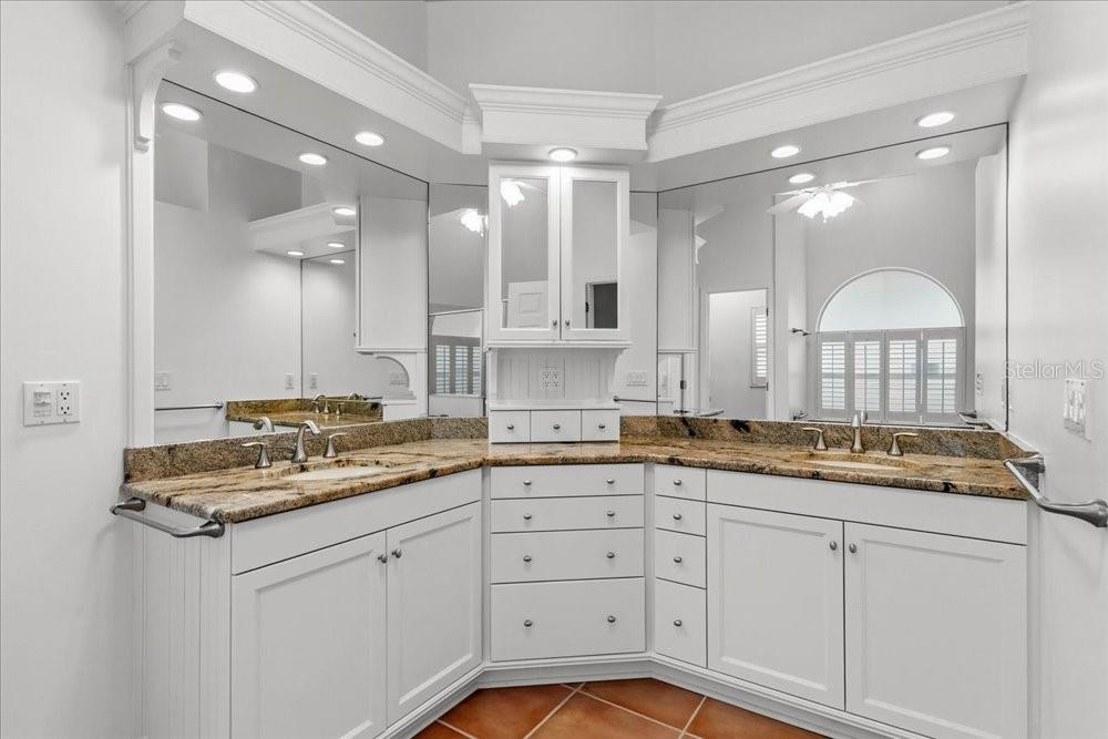 Image 37 of 76 For 817 Kingsbridge Drive