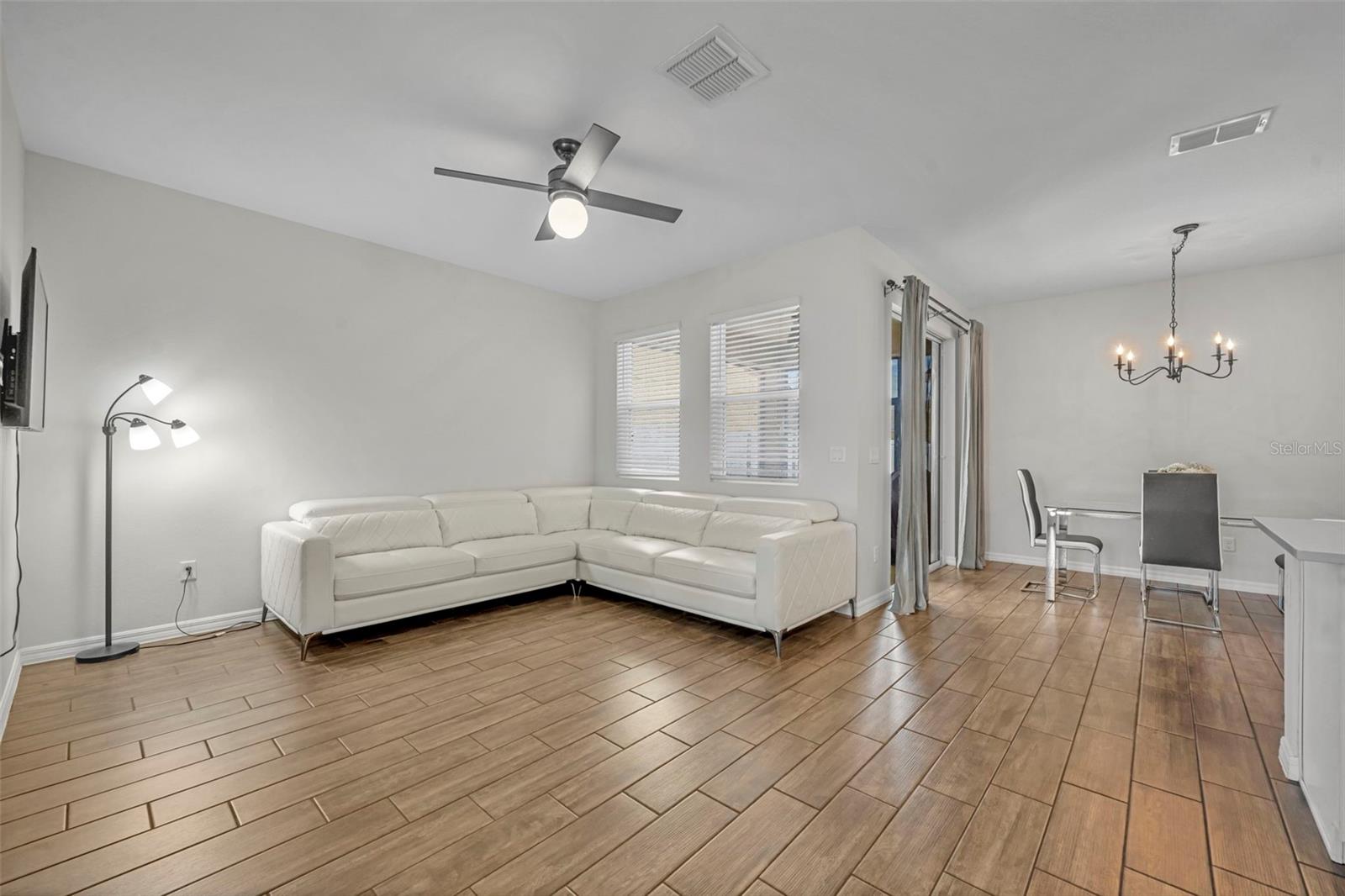 Image 7 of 50 For 11844 Founders Street